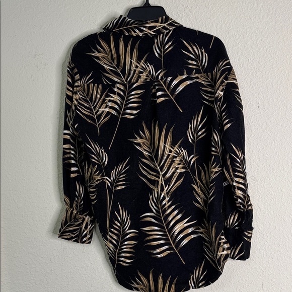 Black and Tan women’s button town tunic top. Great material. - Picture 4 of 5